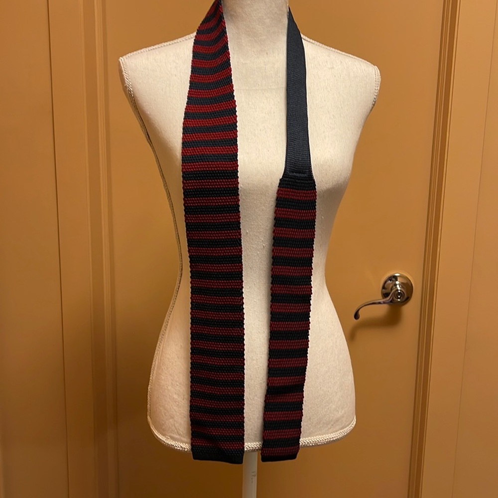 Paul Frederick seta silk crochet tie